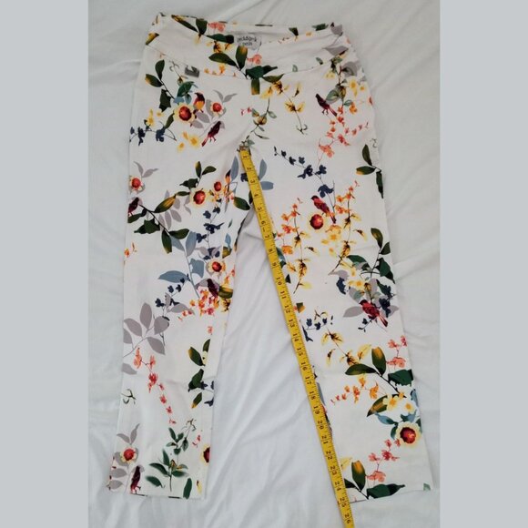 Peck & Peck Stein Mart Crop Ankle Pull On White Pants with Floral Bird Print 8P - Picture 8 of 8